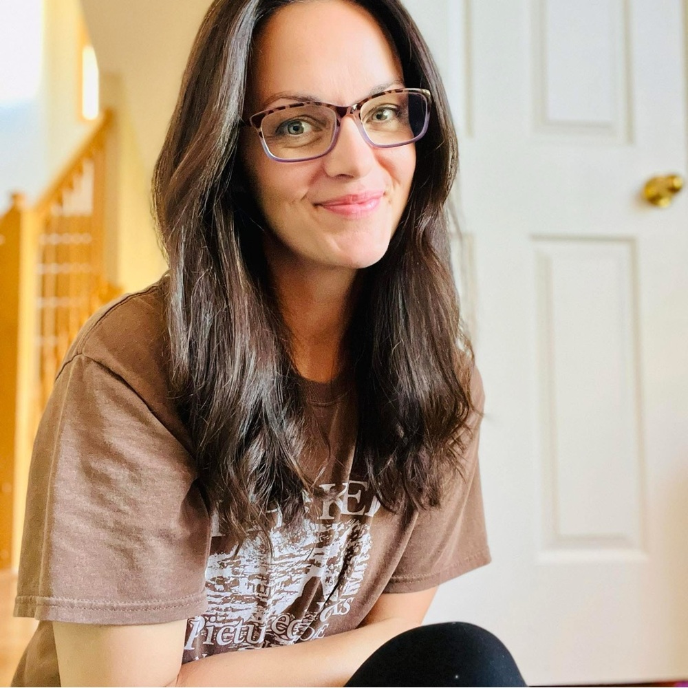 Meet your Posher, Larissa
